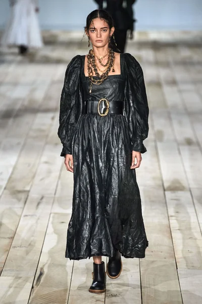 Look 3